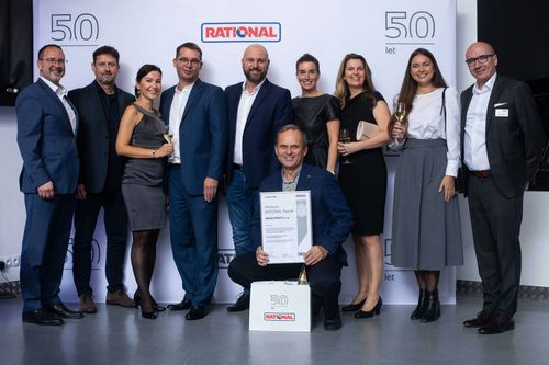 Slavnostní předávání ceny s certifikátem