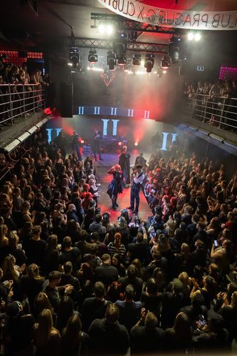 Koncert v zaplněném klubu